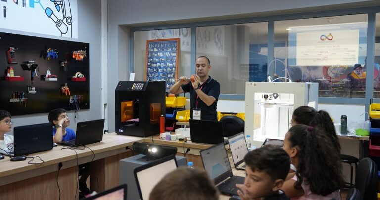 Eskişehir’de Çocuklar Mekatronik Atölyesi’nde Eğlenerek Öğreniyor