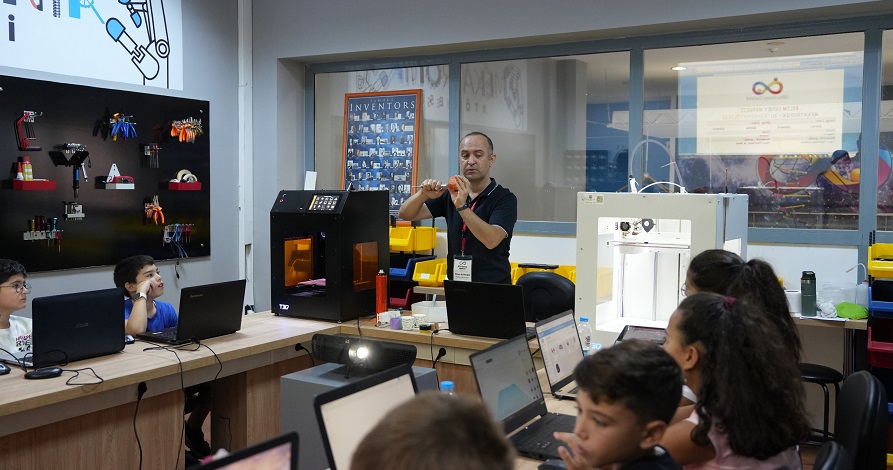 Eskişehir’de Çocuklar Mekatronik Atölyesi’nde Eğlenerek Öğreniyor