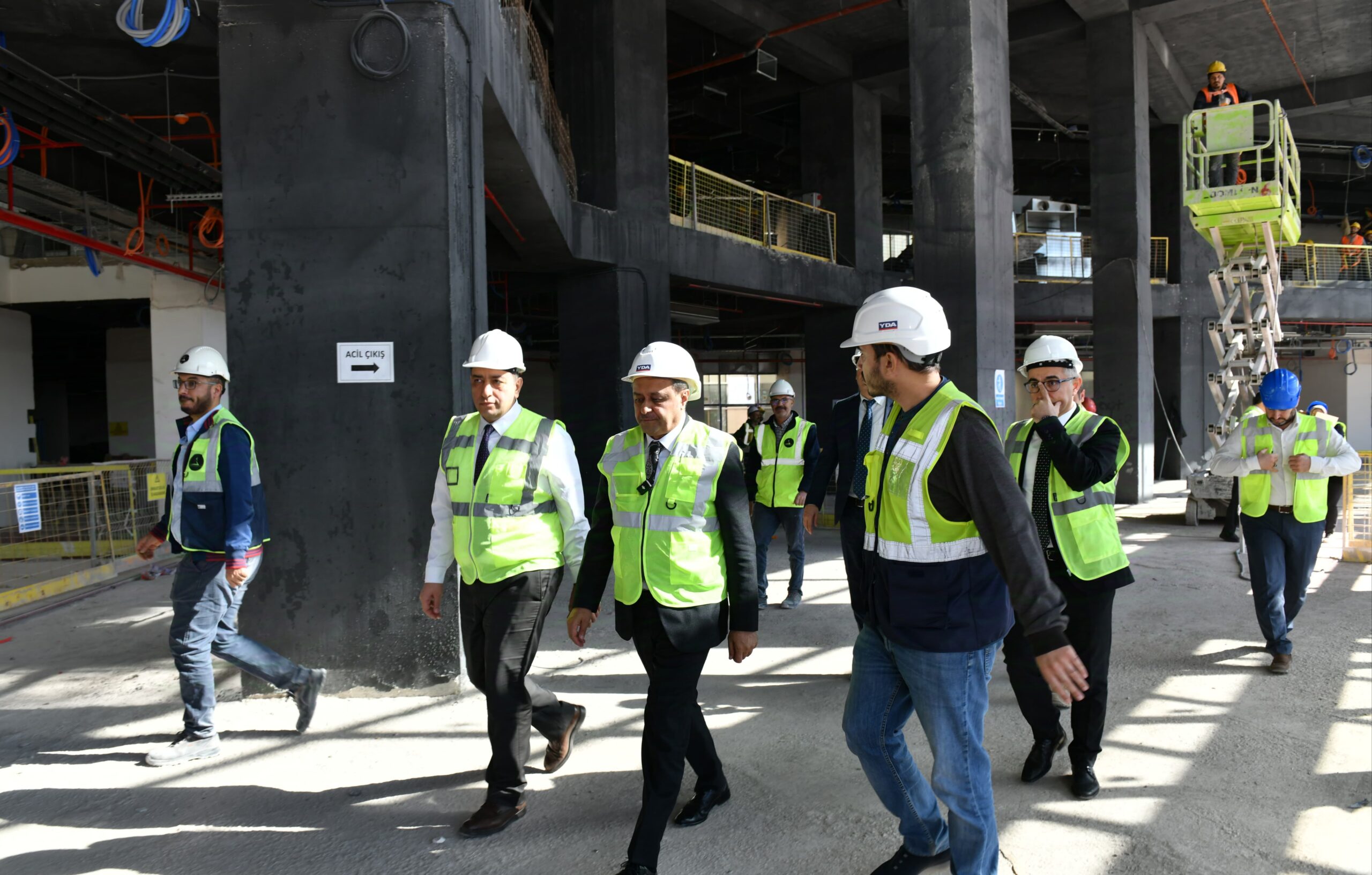 Vali Şıldak, Şehir Hastanesi İnşaatını İnceledi