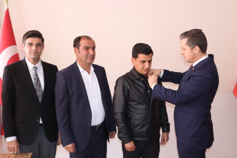 AK Parti’den İstifa Eden Kurt, CHP’ye Katıldı