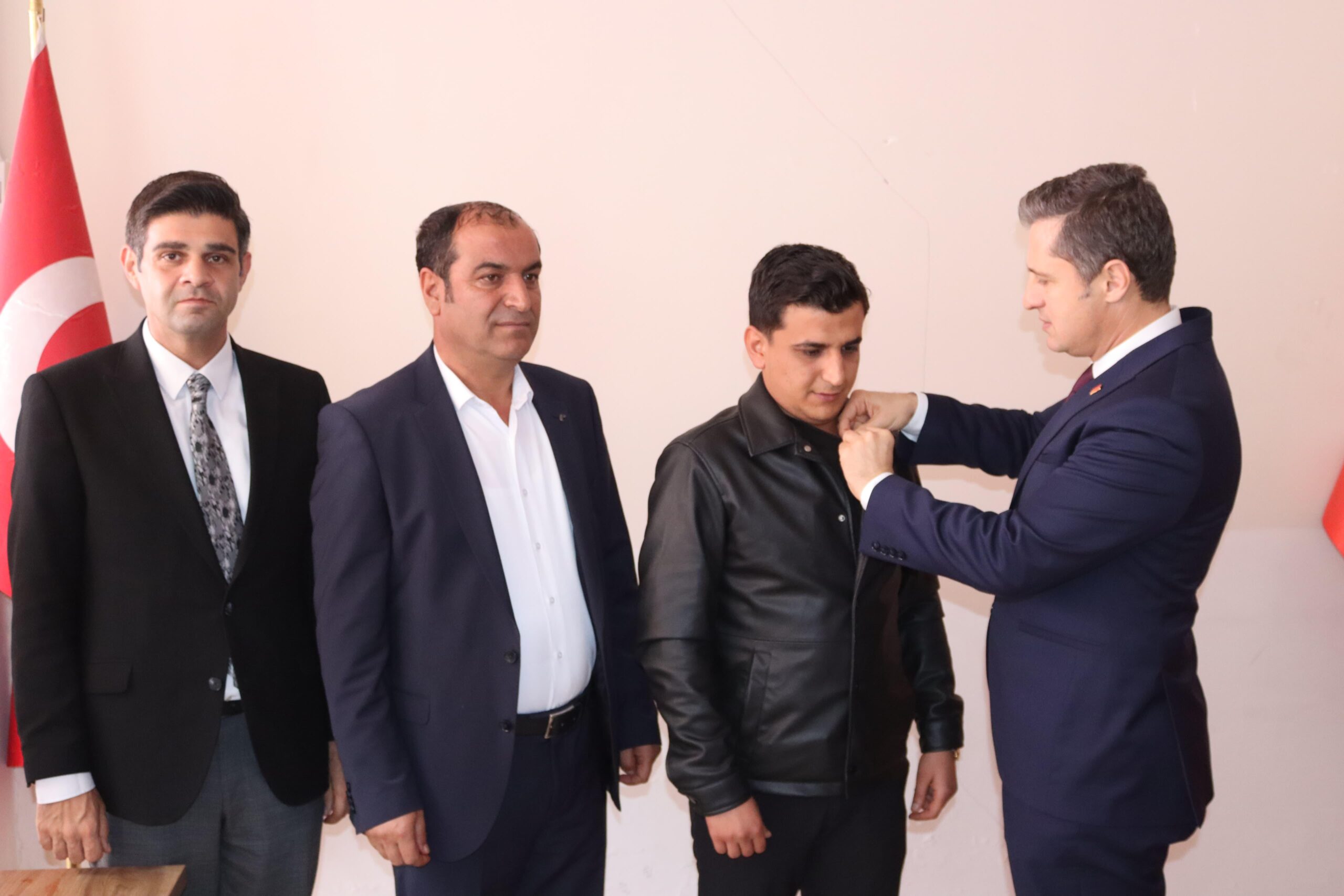 AK Parti’den İstifa Eden Kurt, CHP’ye Katıldı