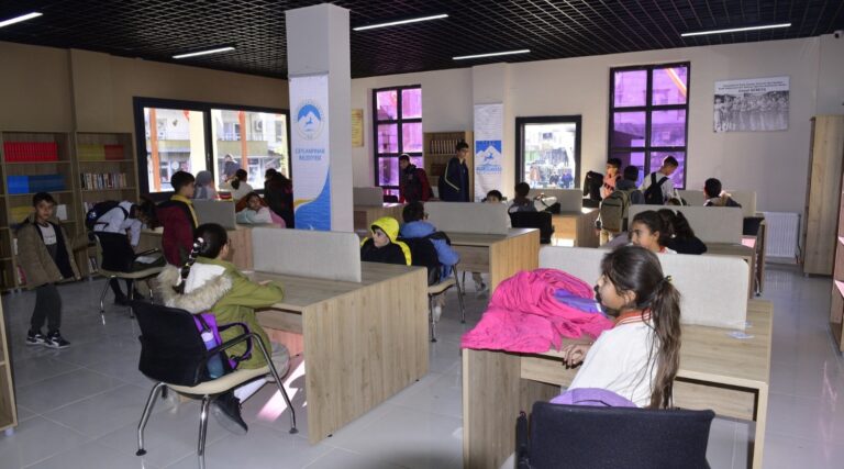 Ceylanpınar Belediyesi Kitap Kafe’yi Hizmete Açtı