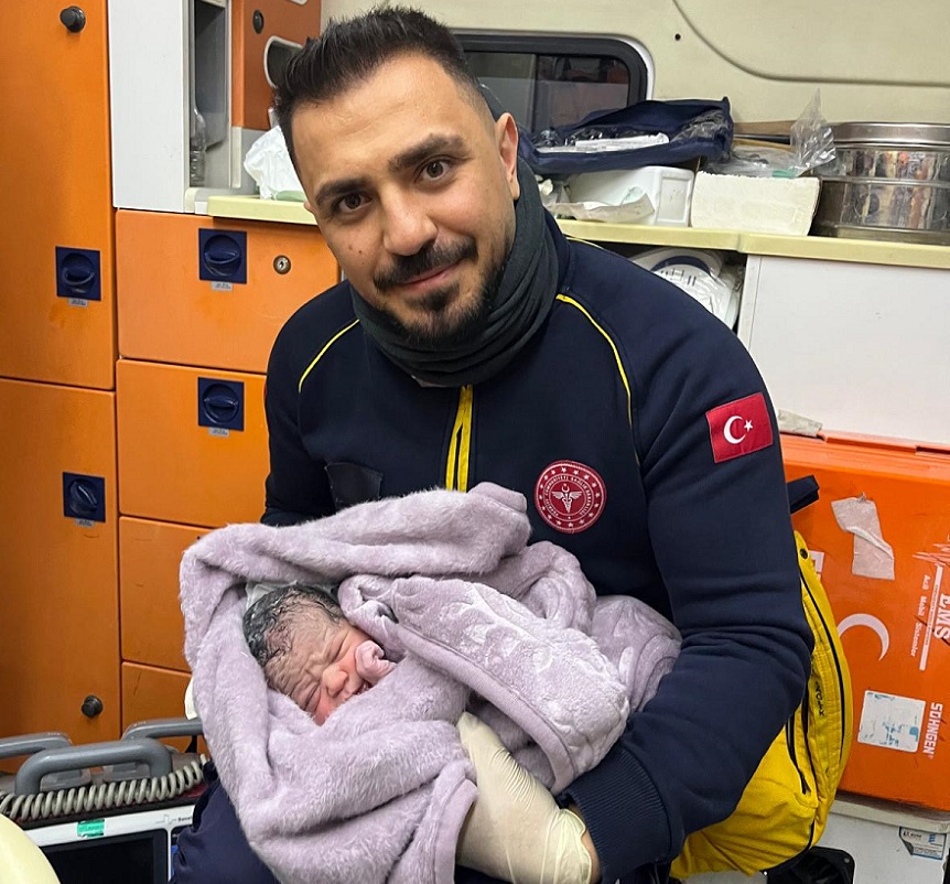 Sağlık Ekipleri Mucizelere Vesile Olmaya Devam Ediyor!