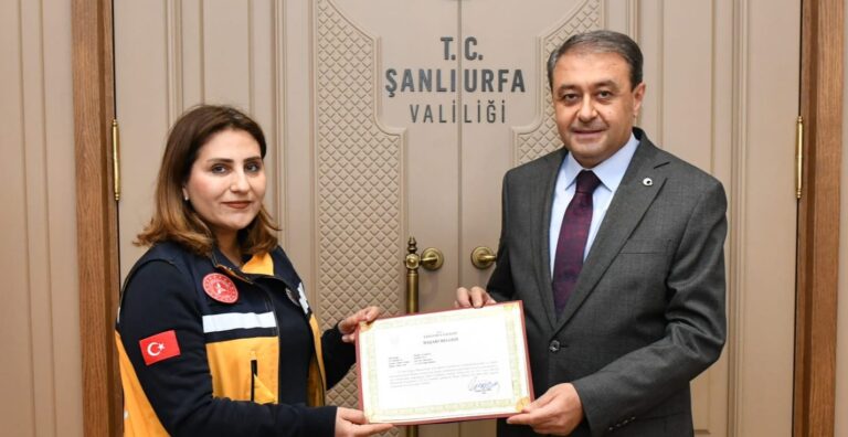 Şanlıurfa Valisi Şıldak, 112 Sağlık Çalışanını Başarı Belgesiyle Ödüllendirdi