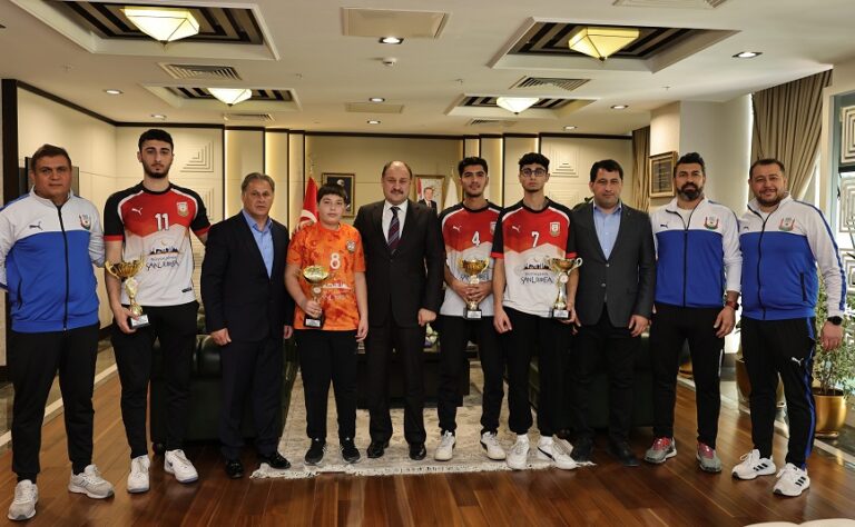 Şampiyon Takım, Gülpınar’ı Ziyaret Etti