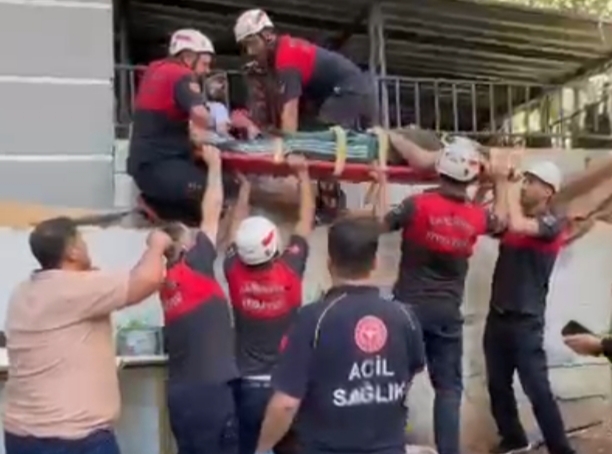 Epilepsi Nöbeti Geçiren Vatandaş 4. Kattan Düştü!