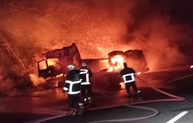 Akaryakıt Yüklü Araç  Alev Aldı!