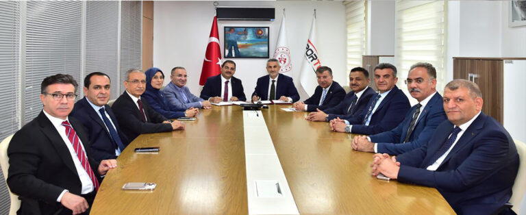 Dev Gençlik Yatırımı: 20 Saha İçin İmzalar Atıldı!