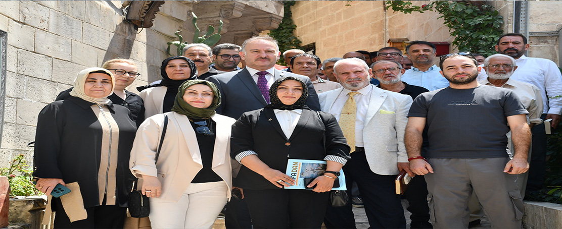 Prof. Dr. Güllüoğlu, Yazar ve Edebiyatçılarla Buluştu!