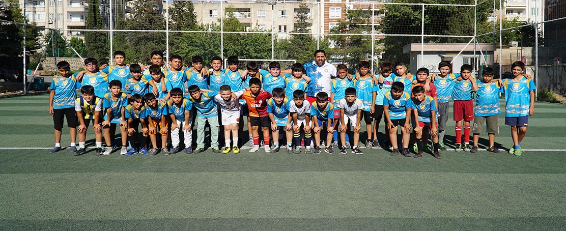 Çocuklar Yaz Futbol Kursuyla Yeteneklerini Keşfediyor!