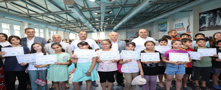 Karaköprü’de Yüzmeyi Öğrenen 250 Çocuk Sertifikalarını Aldı!