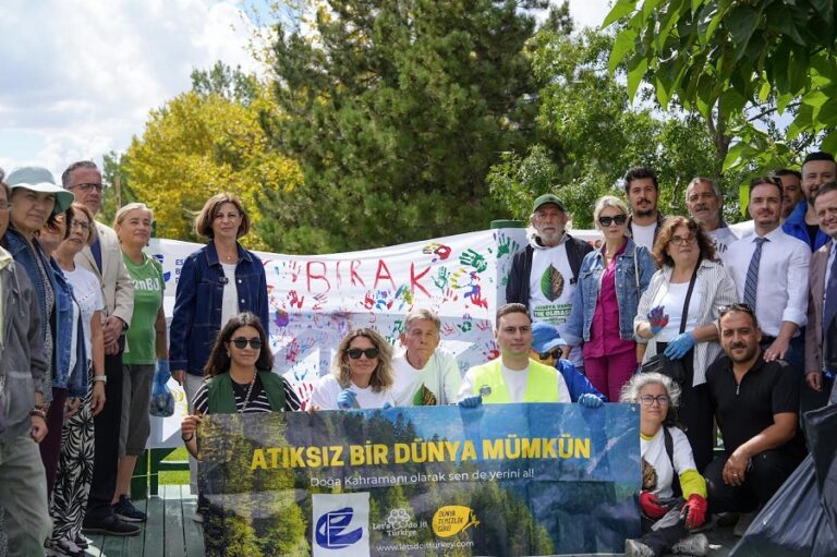 Dünya Temizlik Günü’nde Başkan Ünlüce Ve Minikler El Ele