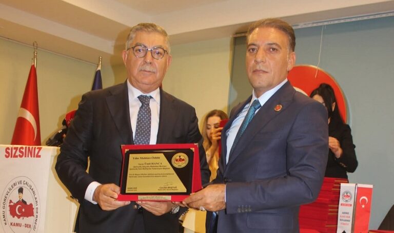 KAMU-DER’den Ümit Hanca’ya Başarı Plaketi