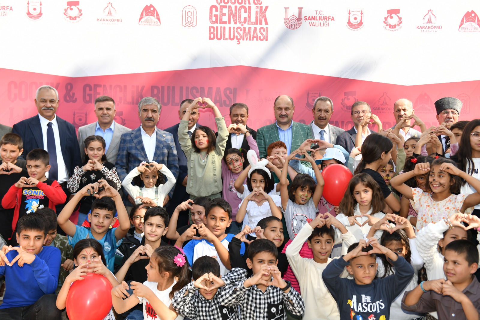 Şanlıurfa çocuk Ve Gençlik Buluşması: Binlerce Çocuk Ve Genci Bir Araya Getirdi!