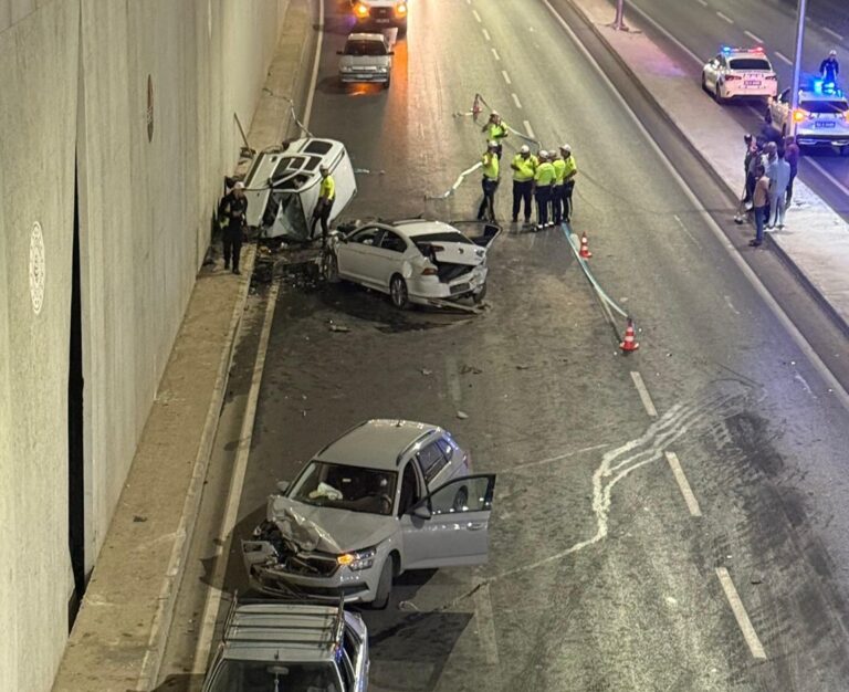 Karaköprü’de Alt Geçitte Zincirleme Kaza