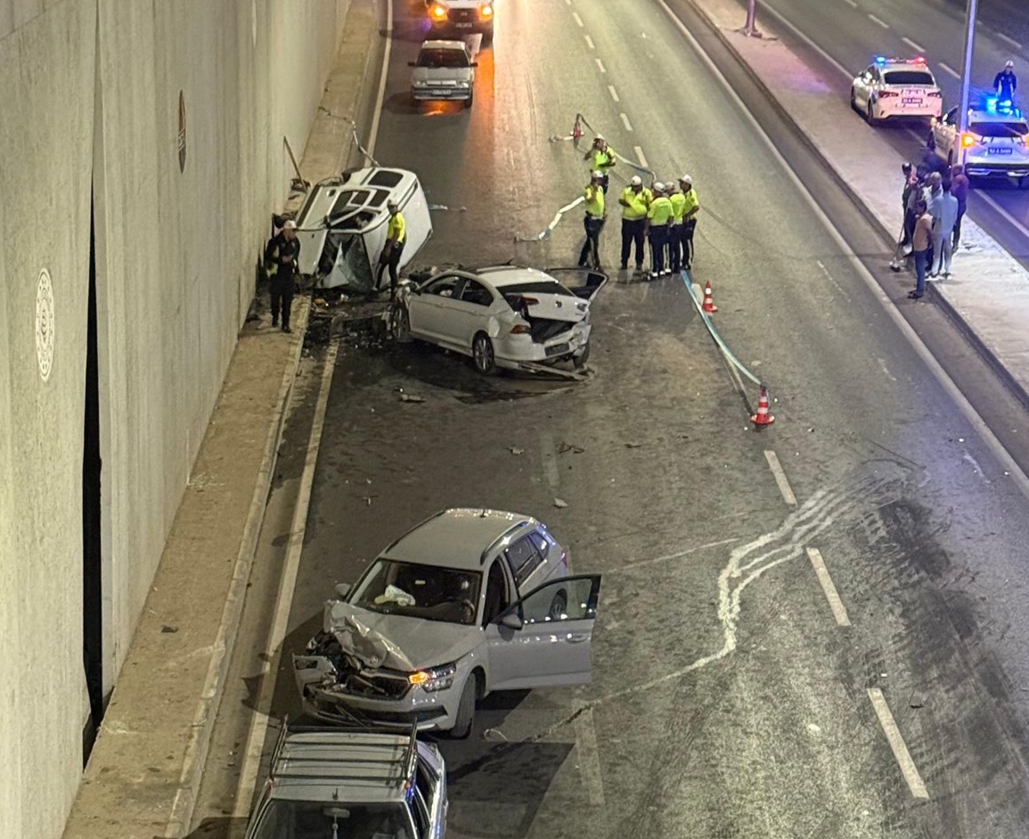 Karaköprü’de Alt Geçitte Zincirleme Kaza