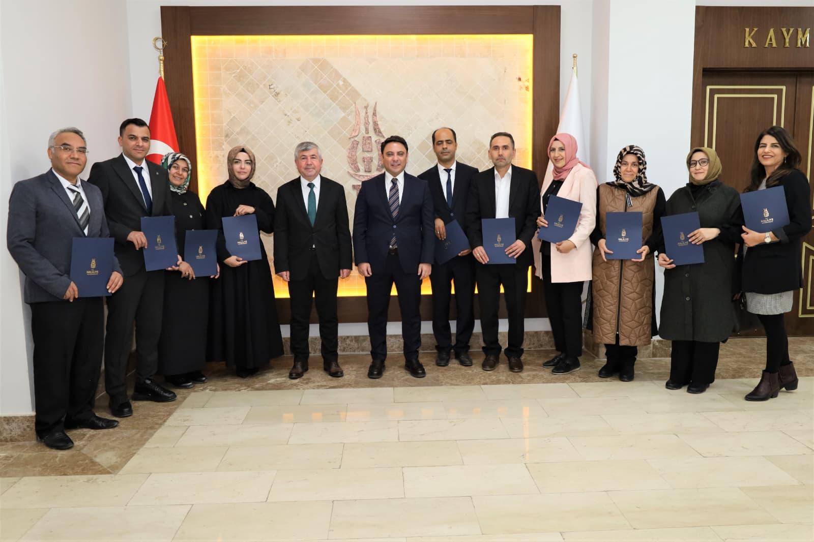 Haliliye Kaymakamı, Öğretmenler Günü’nde Başarı Belgeleriyle Öğretmenleri Onurlandırdı