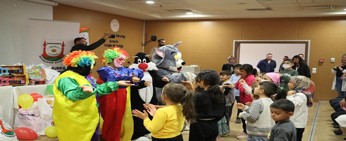 Büyükşehir Belediyesi, Lösemili Minik Hastaları Sevindirdi