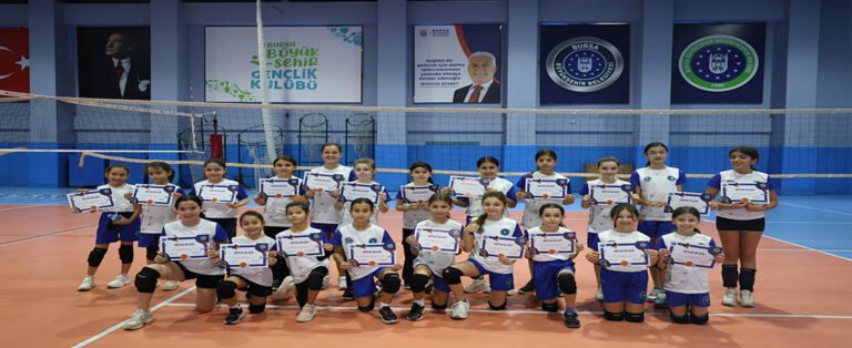 Kış Spor Okulları’nda Sertifika Heyecanı