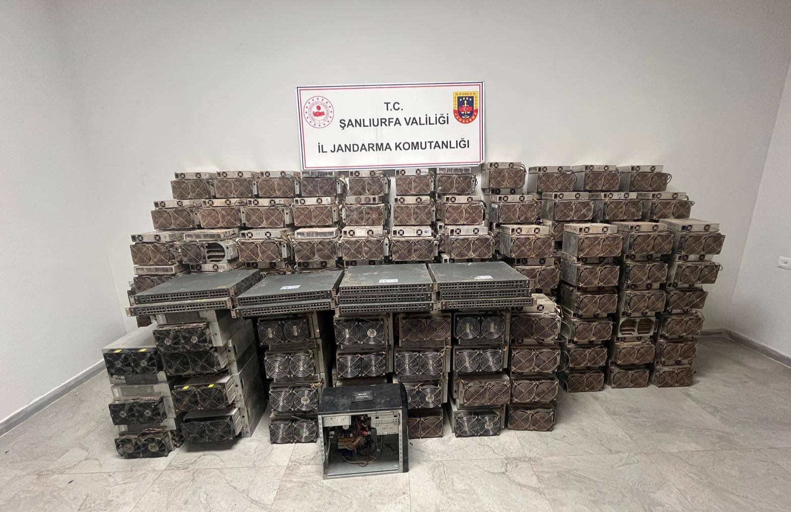 Kaçak Kripto Para Madenciliği Operasyonu: 7 Milyon TL Değerinde Cihaz Ele Geçirildi