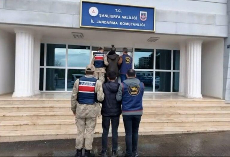 Kesinleşmiş hapis cezası bulunan 2 kişi yakalandı