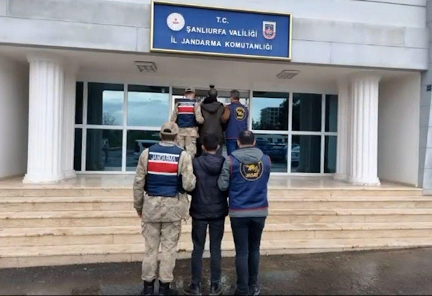 Kesinleşmiş hapis cezası bulunan 2 kişi yakalandı