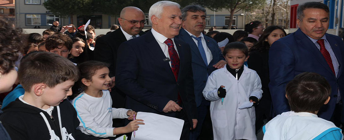 Başkan Bozbey, Minik Öğrencinin Davetini Kırmadı!