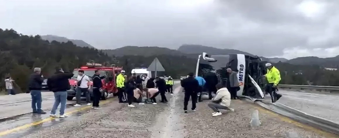 Yolcu Otobüsü Devrildi!