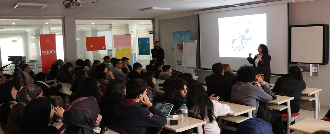 Gençlere Gelecek Odaklı Eğitim Hamlesi!