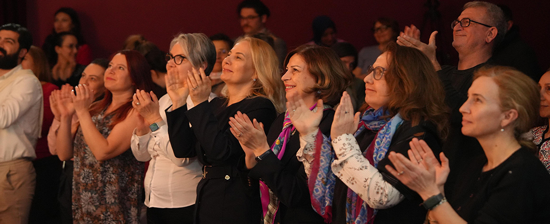 Ünlüce “UNUTMAK” Oyununda Sanatseverlerle Buluştu!