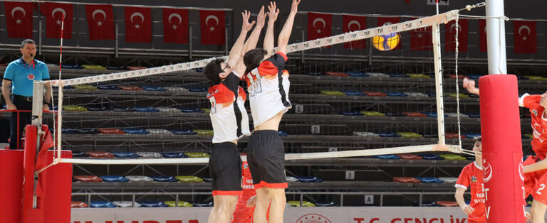 Genç Erkekler Voleybol Takımı Yarı Finale Çıktı!