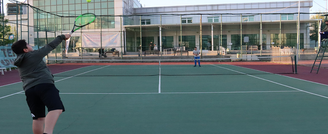 Tenis Turnuvası Başladı!