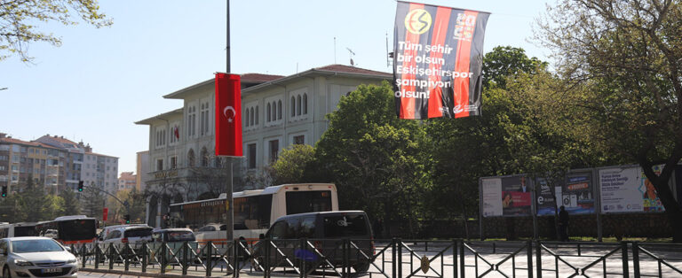 Büyükşehir Şehri Eskişehirspor Bayraklarıyla Donatıyor!