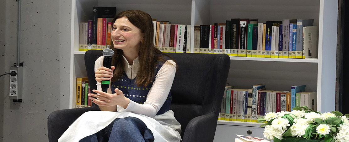 Nezaket Erden, “Sennur Sezer” şiirleri okudu!