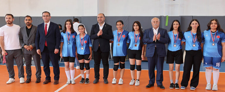 Ortaokullar Arası Voleybol Turnuvası Coşkulu Finalle Sona Erdi!