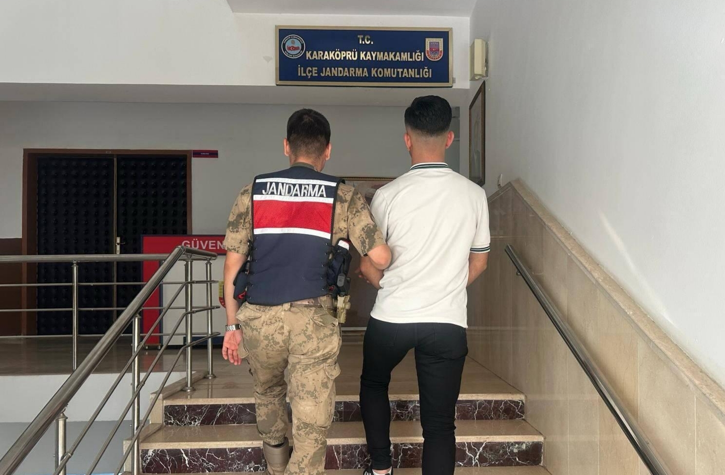 8 Yıl 4 Ay Hapis Cezası Bulunan Firari Jandarmadan Kaçamadı