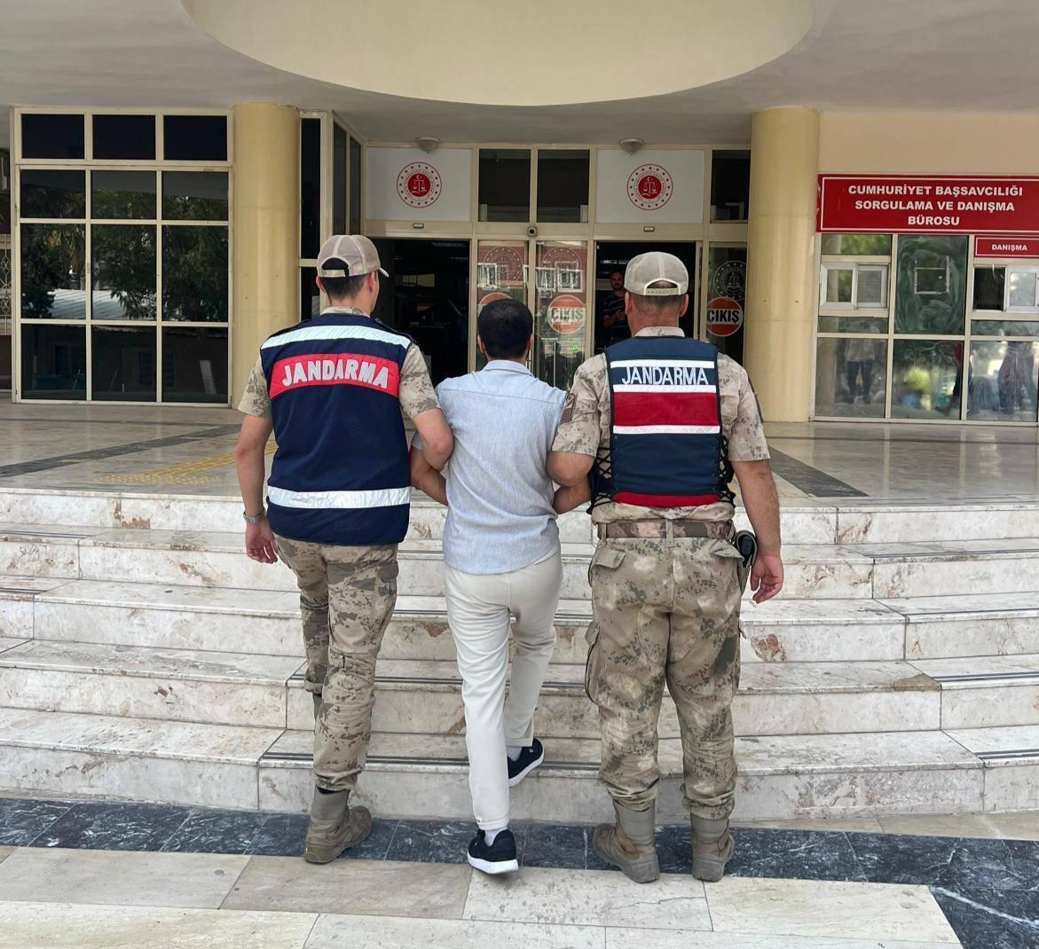 Karaköprü’de Hırsızlık Hükümlüsü Jandarmadan Kaçamadı