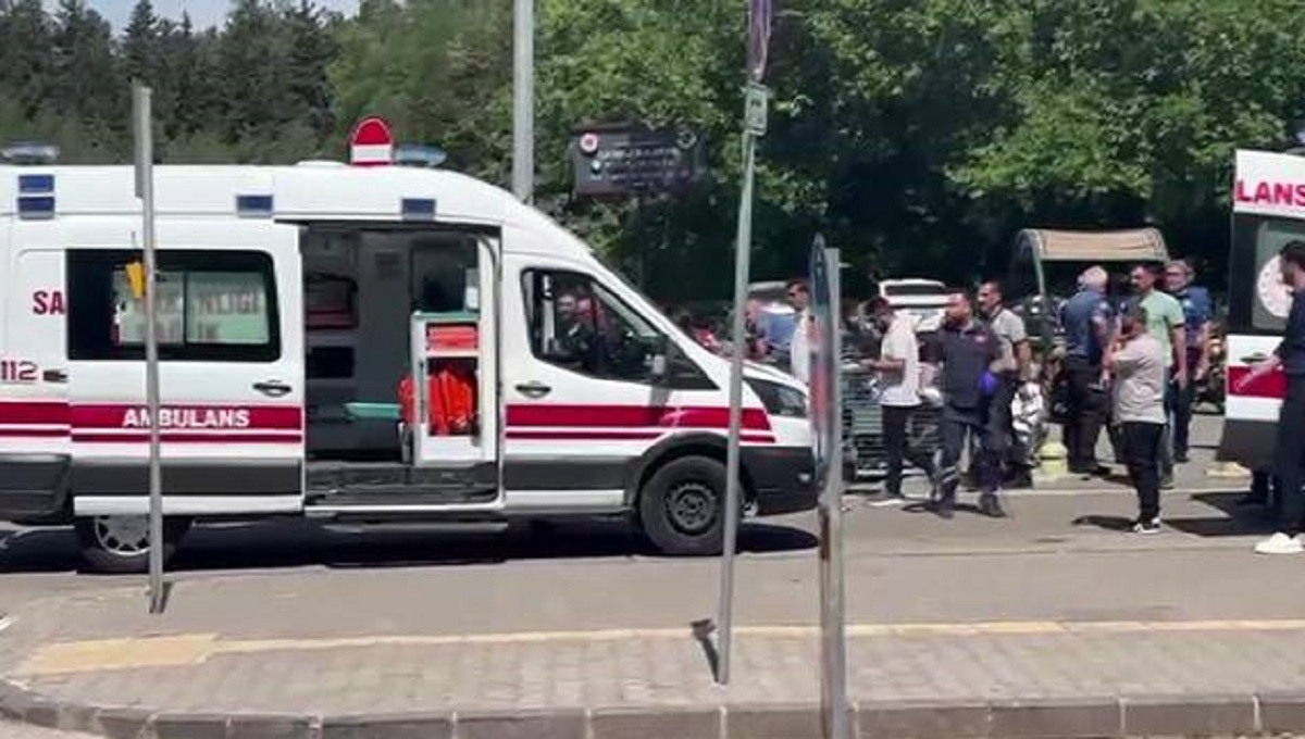 Cezaevi Önünde Silahlar Patladı: 2 Yaralı!