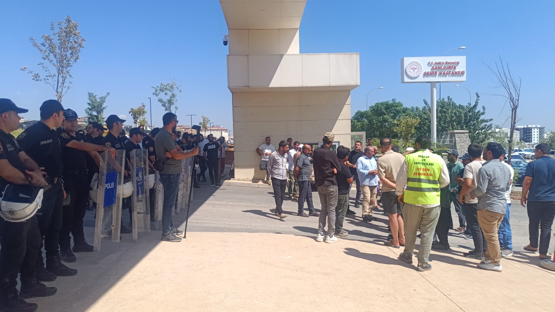 Şanlıurfa Şehir Hastanesi’nde İşçi Protestosu Sürüyor!