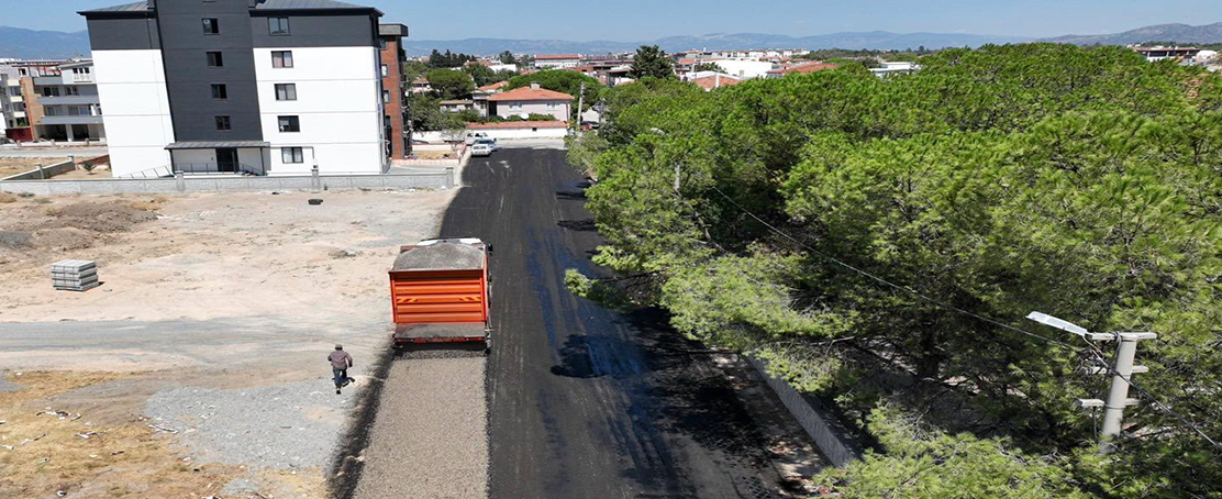 Burhaniye’De 12 Ayrı Mahallede Yol Seferberliği!