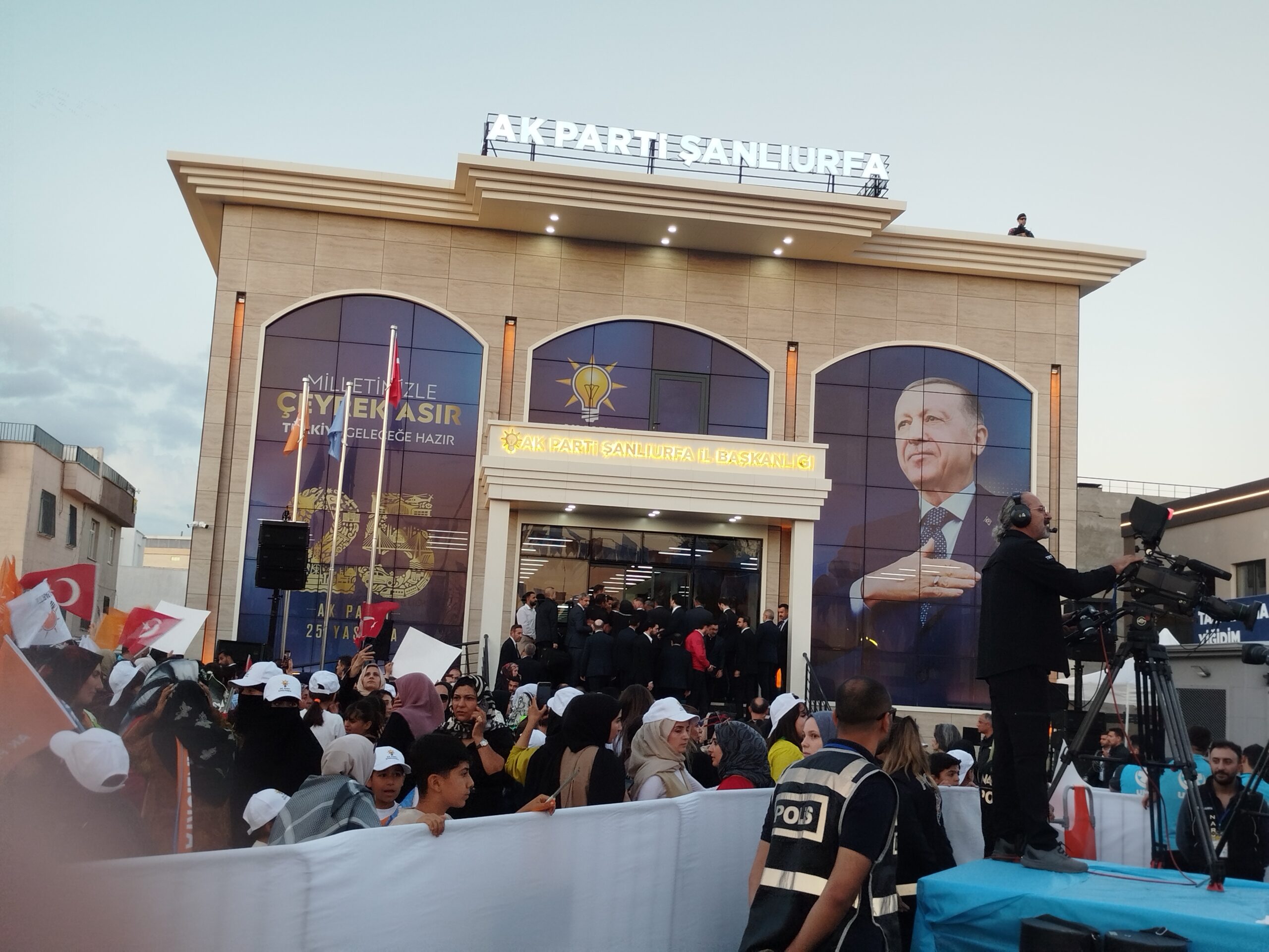 Cumhurbaşkanı Erdoğan, AK Parti Şanlıurfa İl Başkanlığının yeni binasını açtı